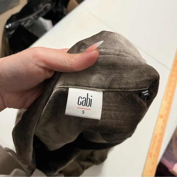 Cabi Sunday Topper Cropped Velvet Jacket Taupe Gray Tan Small J2 - Picture 4 of 7